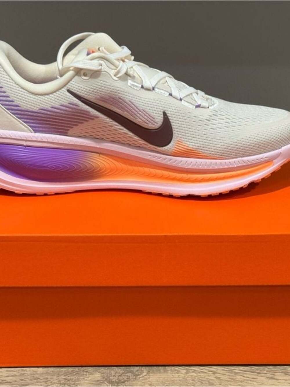 NIB Nike Vomero 18, Women’s size 9,White with Purple Gradient